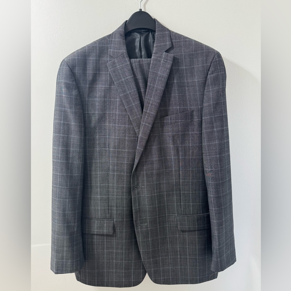 Michael Kors Men’s Tailored Fit Gray Plaid Suit,Jacket 44L,Pants 36/33 Good Cond